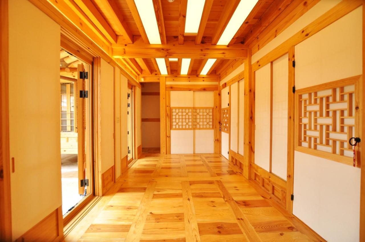 Chaehyodang Hanok Lodge *